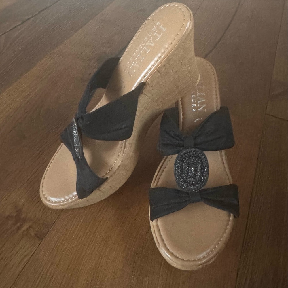 Italian Shoemakers Black Wedge Sandals - Picture 2 of 9
